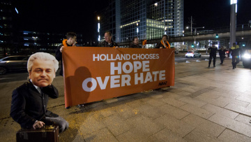 Ολλανδικές εκλογές: 33 έδρες για τον Ρούτε - Στις 20 ο Βίλντερς