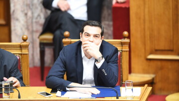 Στη Βουλή αύριο ο Τσίπρας - Θα απειλήσει με εκλογές;