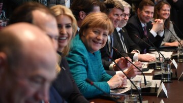 Φωτογραφίες: Μετά τον Τριντό, δίπλα στη Μέρκελ η Ιβάνκα Τραμπ