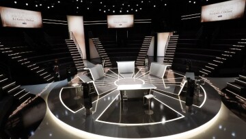 Γαλλική τηλεμαχία στη σκιά σκανδάλων