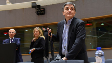 Οι πιστωτές επιμένουν για μεγάλες μειώσεις σε συντάξεις-αφορολόγητο