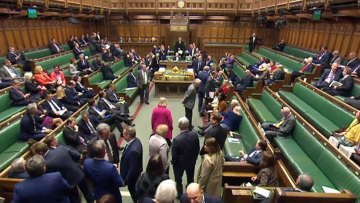 Τρομοκρατικό το χτύπημα στο Λονδίνο λέει η Σκότλαντ Γιαρντ -  Φυγαδεύτηκε η  Μέι 