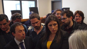 Ειρηνοδικείο Αθηνών: Σε κλίμα έντασης και αποδοκιμασιών ακυρώθηκαν οι πλειστηριασμοί 