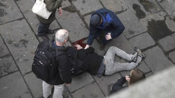 Συγκλονίζουν οι μαρτυρίες της επίθεσης στο Λονδίνο: Τον έβλεπα να χτυπά ανθρώπους!