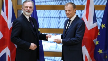 Ποιος είναι ο διπλωμάτης που παρέδωσε την επιστολή για το Brexit στην ΕΕ