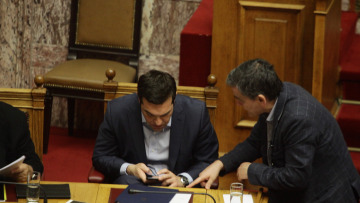 Μαξίμου: Στη σφαίρα της φαντασίας η διαφωνία Τσίπρα-Τσακαλώτου