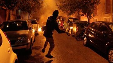 Νέα επίθεση σε διμοιρία των ΜΑΤ στην Πατησίων