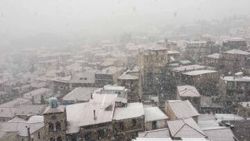 Βίντεο: Δεν είναι Πρωταπριλιάτικο αστείο - Χιόνισε στο Καρπενήσι