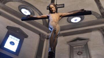 Φωτογραφίες: Ξυλόγλυπτος Εσταυρωμένος του Μιχαήλ Άγγελου επέστρεψε ξανά στη Φλωρεντία