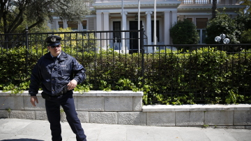 Ρουβίκωνας: Τέσσερις μπήκαμε στο προαύλιο του Μαξίμου, ο ένας έφτασε μέχρι την είσοδο