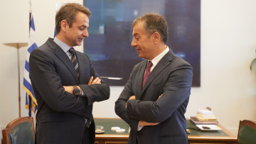 Δεν συμφωνούν για εκλογές τώρα Μητσοτάκης-Θεοδωράκης