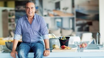 H απάντηση του Φώτη Σεργουλόπουλου στο λουκέτο των δύο καταστημάτων του