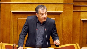 Στοιχεία για λογαριασμούς του Παπαντωνίου κατέθεσε ο Θεοδωράκης 