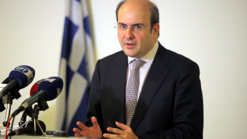 Χατζηδάκης: «Ρεσιτάλ μικροψυχίας και δημαγωγίας του Τσίπρα στα Τέμπη»