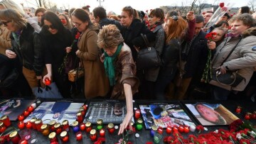 Θρήνος στη Ρωσία: Χιλιάδες πολίτες τίμησαν τα θύματα της επίθεσης στην Αγία Πετρούπολη