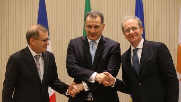 Κύπρος: Total και Eni υπέγραψαν συμβόλαια για γεωτρήσεις στην ΑΟΖ