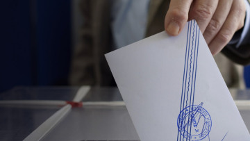 Δύο στους τρεις θέλουν να ψηφιστούν τα μέτρα από άλλη Bουλή