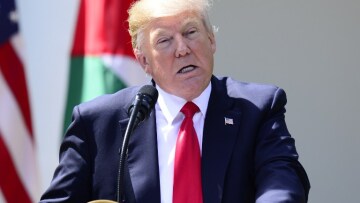 Ο Τραμπ κλιμακώνει την ένταση: Εξετάζει νέες κυρώσεις για Ρωσία και Ιράν