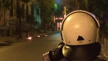 Μια ακόμη νύχτα με μολότοφ και πέτρες στα Εξάρχεια 