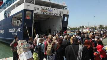 «Σαλπάρουν» για το Πάσχα - Αυξημένη η κίνηση στα λιμάνια