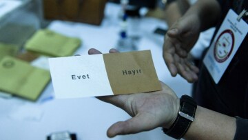 Η Άγκυρα απορρίπτει τις επικρίσεις των διεθνών παρατηρητών για το δημοψήφισμα 