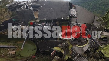 Εικόνα-σοκ: Άμορφη μάζα το στρατιωτικό ελικόπτερο Χιούι που συνετρίβη στο Σαραντάπορο