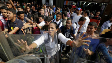 Χάος και κλίμα εμφυλίου στη Βενεζουέλα