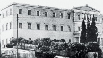 Spiegel: Η ιδεολογία της χούντας στην Ελλάδα βρίσκει νέους εκφραστές και λόγω της λιτότητας