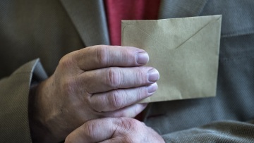 Γαλλία: Ξεκίνησε η ψηφοφορία στα υπερπόντια γαλλικά εδάφη