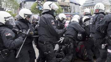 Κολωνία: Δύο αστυνομικοί τραυματίστηκαν στις διαδηλώσεις κατά του ακροδεξιού AfD