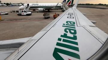 Οι εργαζόμενοι στην Alitalia απέρριψαν το σχέδιο αναδιάρθρωσης της εταιρίας