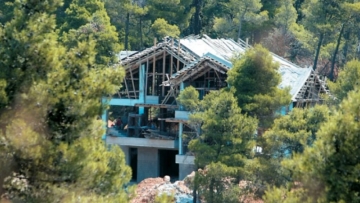 Γράφουν ακόμη τον νόμο για τα αυθαίρετα