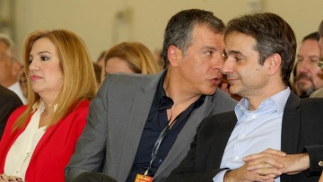 «Έδειξε την πολιτική του γύμνια»: Σκληρή επίθεση της αντιπολίτευσης στις δηλώσεις Τσίπρα