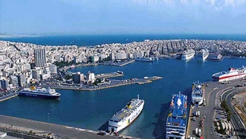 Πρωταθλητισμό κάνει το λιμάνι του Πειραιά σε κρουαζιέρα-containers