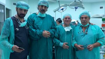 Φωτογραφίες: Νέο σόου Πολάκη με στολή χειρουργείου στο νοσοκομείο Ζακύνθου 