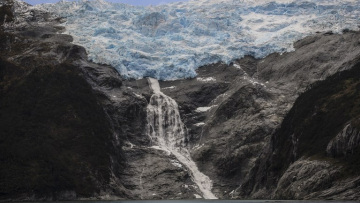 SOS από τους επιστήμονες: Το λιώσιμο των πάγων θα «ξυπνήσει» ιούς εκατομμυρίων ετών