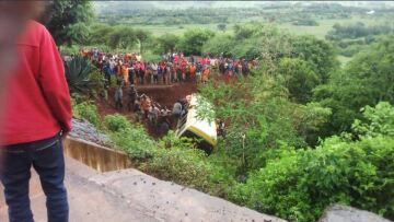 Τραγωδία με μαθητές Δημοτικού: 34 νεκροί από πρόσκρουση λεωφορείου στην Τανζανία