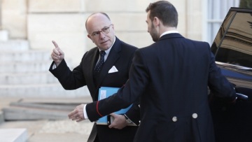 Γαλλία: Ο πρωθυπουργός Καζνέβ δεν θα συμμετάσχει στην κυβέρνηση του Μακρόν