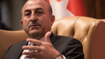 Τσαβούσογλου: Κάθε όπλο στους Κούρδους της Συρίας είναι και μία απειλή για την Τουρκία