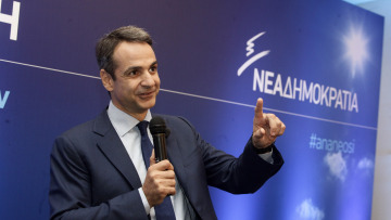 Μητσοτάκης: Καταγγέλλει τον Τσίπρα για ψηφοθηρία με τις Πανελλαδικές