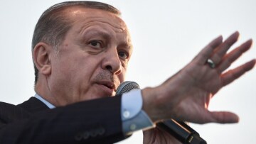 Πονοκέφαλοι και όνειρα για τον Σουλτάνο: Ανατολίτικο παζάρι σε Αιγαίο και Συρία