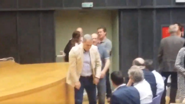 «Άγριο» επεισόδιο Τζήμερου με την Μπαλού του ΚΚΕ