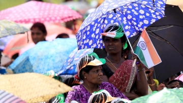 Τέσσερις ιδιαίτεροι τρόποι που χρησιμοποιούν το WhatsApp οι Ινδοί