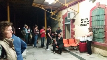 Τραγωδία στο Άδενδρο: Συγκλονίζουν οι μαρτυρίες των επιβατών του εκτροχιασμένου τρένου