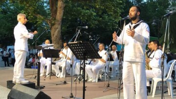 Λάρισα: Η μπάντα του Ναυτικού αφιέρωσε τραγούδι στα θύματα του Σαρανταπόρου