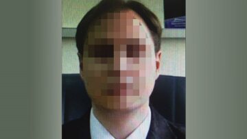 Στο «σκαμνί» ο λέκτορας που κατηγορείται ότι σκότωσε τη γυναίκα του και τη γιαγιά της με αρσενικό