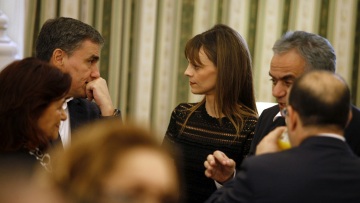 Με την υπογραφή 18 υπουργών: Το κράτος εγγυάται τις συντάξεις, αλλά... όχι ολόκληρες!