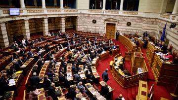 Φουλ επίθεση σε κυβέρνηση για το Μνημόνιο: Ξεπουλάτε τη χώρα με την ανικανότητά σας