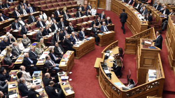 Ψηφίστηκε το 4ο Μνημόνιο με 153 «ναι» της κυβέρνησης