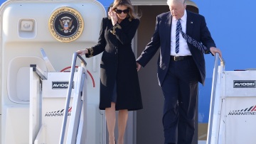 Η Μελάνια... ρεζίλεψε πάλι δημοσίως τον Τραμπ!